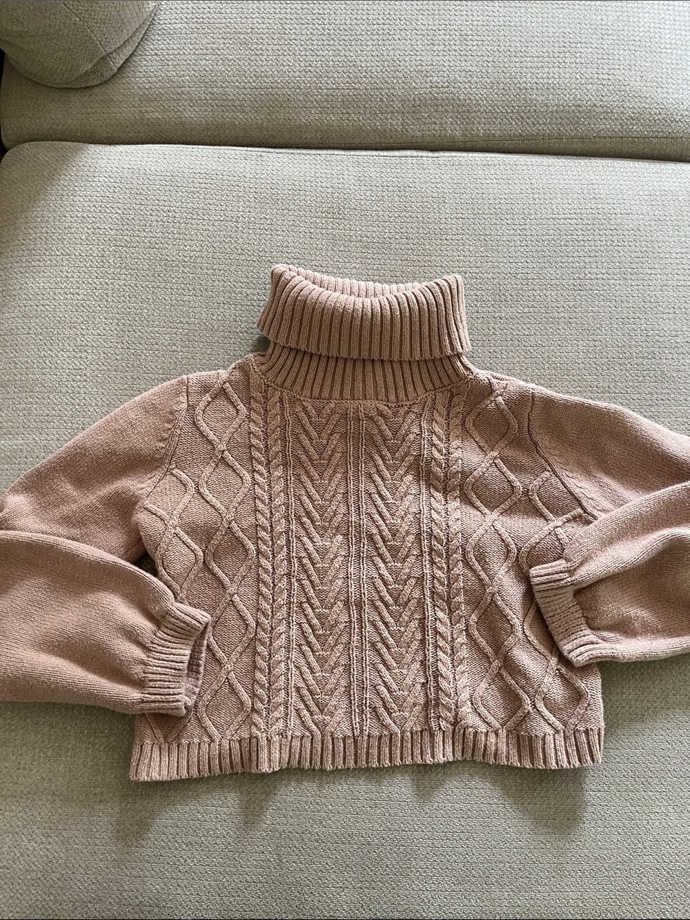 💙5 for $10💙 Tahari Turtleneck cropped Cable Knit Sweater M 7/8